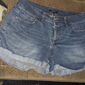 Daisy Fuentes jean shorts 🩳